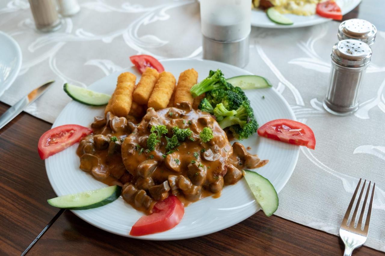 Schnitzelhaus Und Pension Stadt Rosbach Rosbach vor der Höhe Kültér fotó
