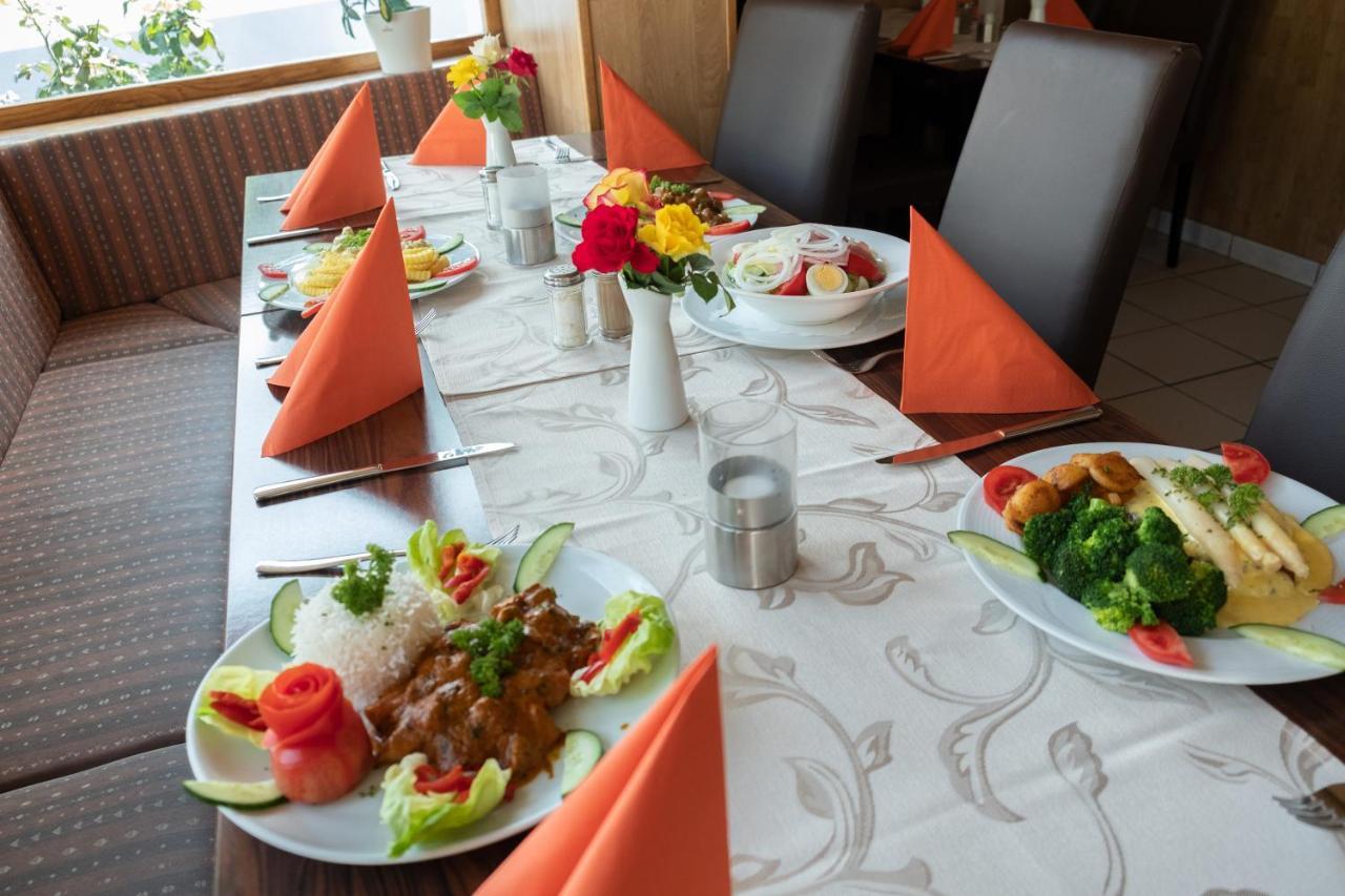 Schnitzelhaus Und Pension Stadt Rosbach Rosbach vor der Höhe Kültér fotó